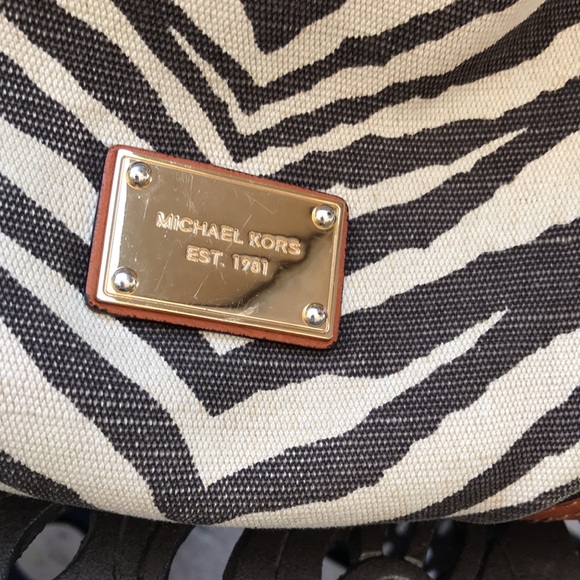 Michael Kors Millbrook Canvas Tiger Shoulder Bag Purse - Picture 3 of 15